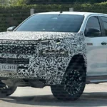 Toyota Hilux 2026 com interior de SW4? Imagens vazadas revelam a nova cabine