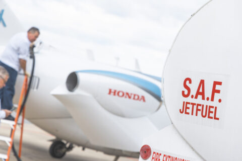 HondaJet realiza voo de teste inédito com combustível 100% sustentável