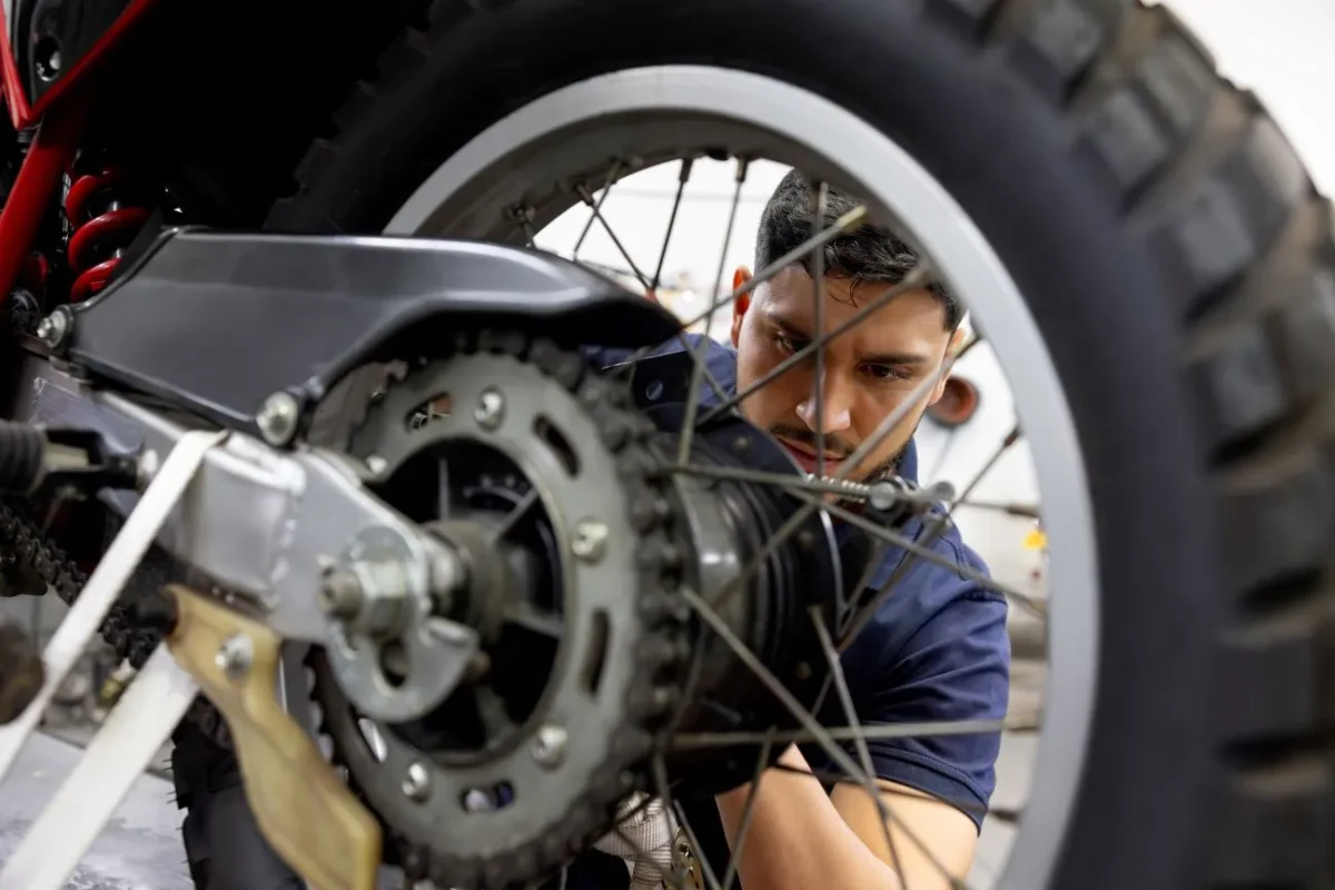 Manutenção de moto em casa