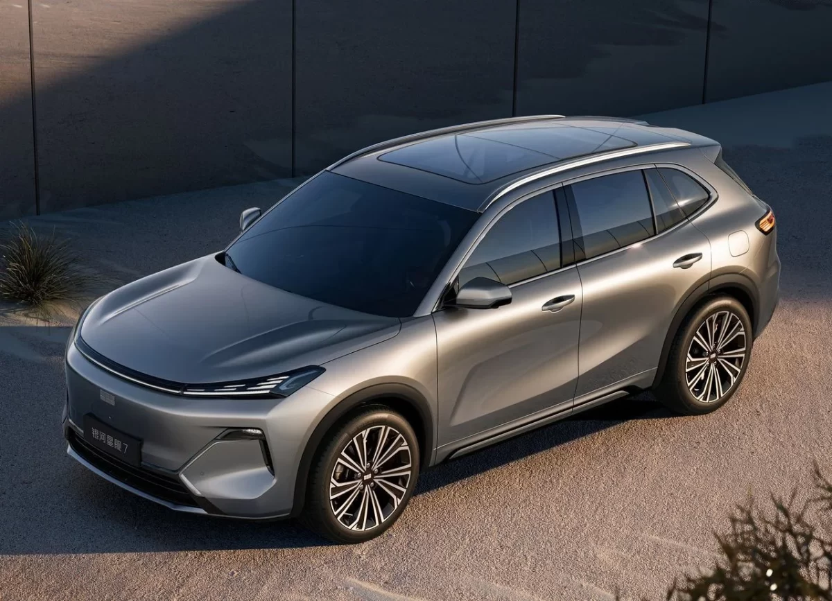 Geely entra na briga: o que sabemos sobre novo SUV híbrido que mira H6 e Song Plus