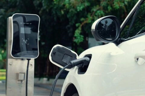 Adeus, posto de gasolina! Esse país vai proibir carros a combustão já em 2026