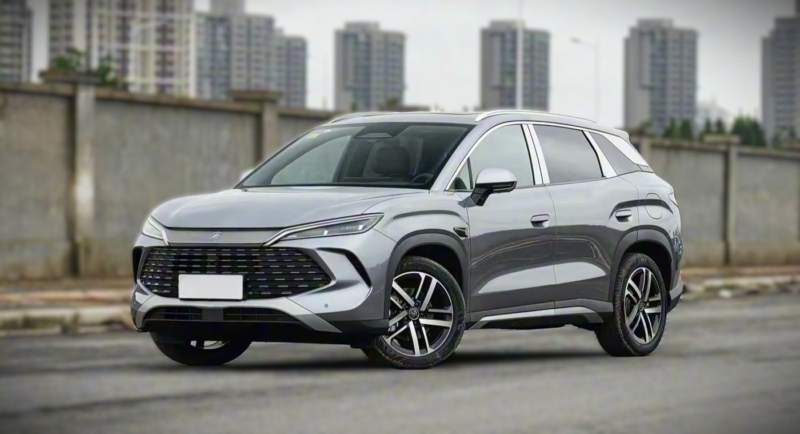 BYD Song L DM-i 2026: SUV híbrido chega com autonomia de 200 km no modo elétrico e preço equivalente a R$ 75 mil - Foto: Auto-home