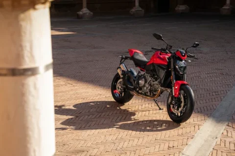 Nova Ducati Monster V2 entra em produção e pode chegar ao mercado em fevereiro de 2026
