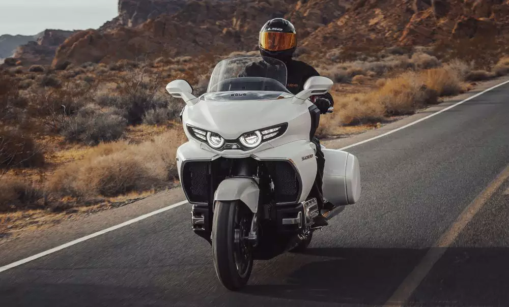 GWM surpreende o Brasil e apresenta moto Touring V8 inédita no Salão do Automóvel