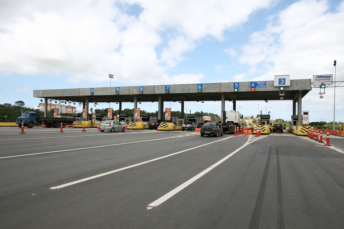 Idoso não precisa mais pagar pedágio no Brasil? Entenda a nova lei