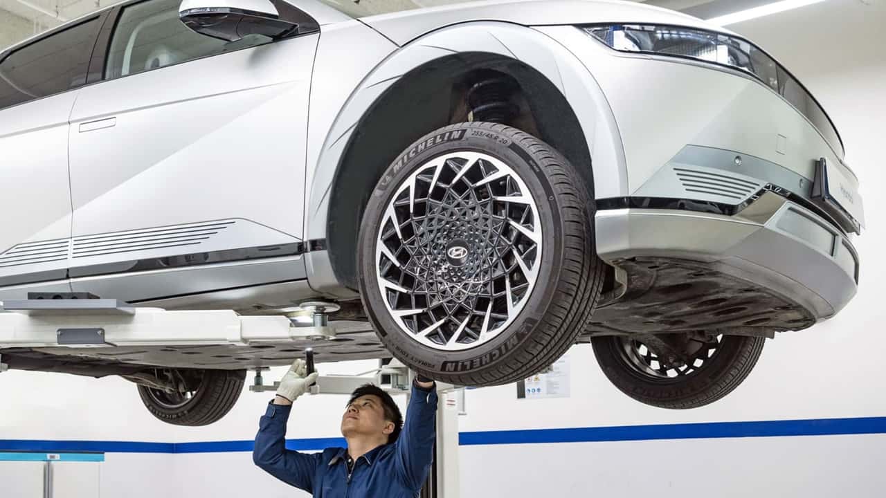 Manutenção de carro elétrico ou a combustão