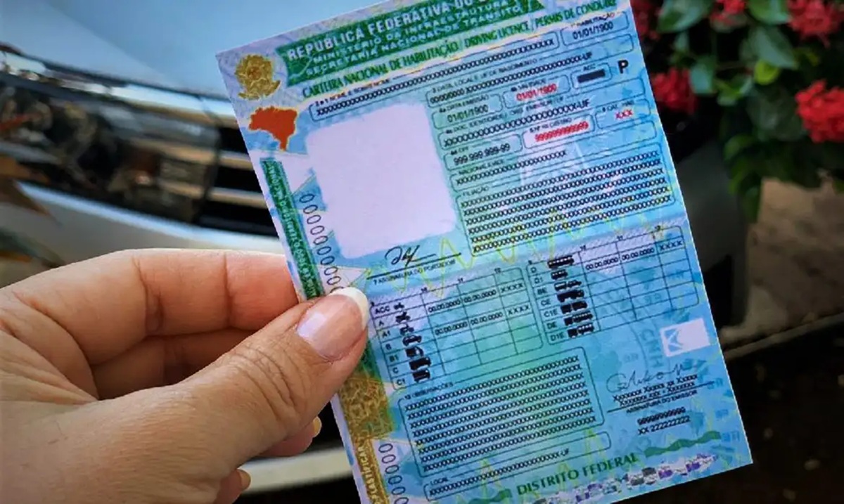 Adeus, autoescola? CNH de graça é confirmada para vários brasileiros; veja a lista