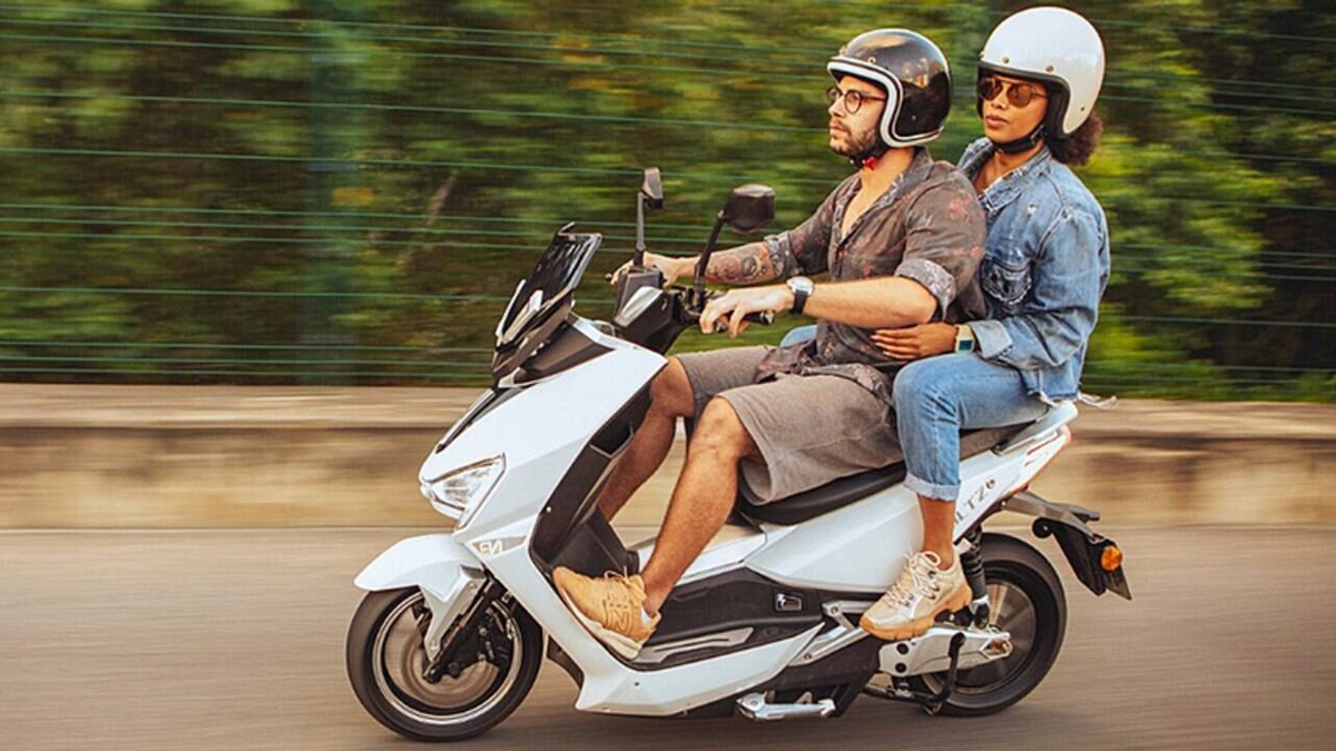 Vai precisar de CNH? Nova lei para motos elétricas e ciclomotores muda tudo