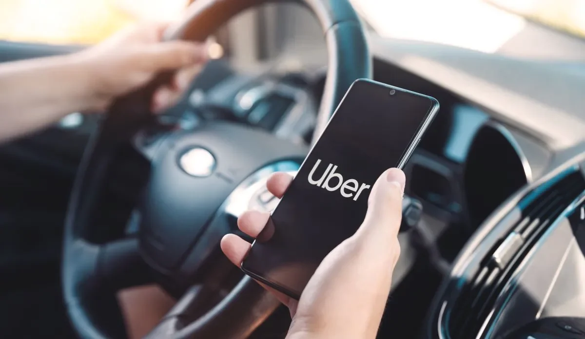 Salário do Uber: saiba quanto ganha um motorista trabalhando 5 horas por dia