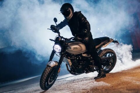 Royal Enfield Guerrilla 450 2026 chega ao Brasil com 40 cv e custando quase R$ 30 mil