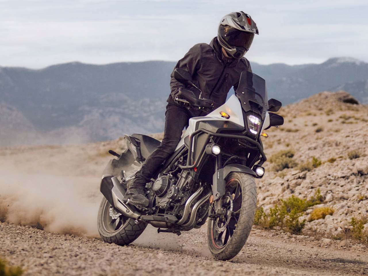 Honda NX 500 vende 700 unidades mesmo sendo ‘cara’