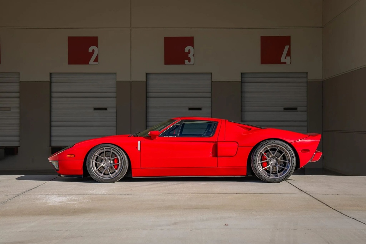 Ford GT ultra raro de ator de Velozes e Furiosos vai a leilão com apenas 5 mil km