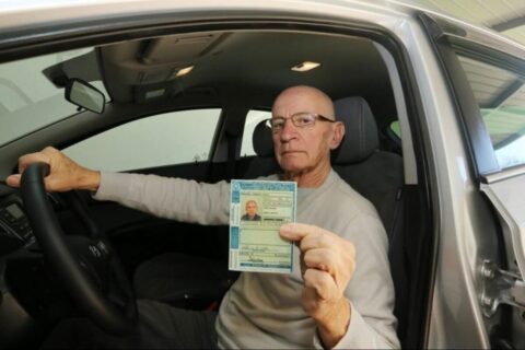 Atenção motoristas 70+: descubra como funciona a “validade regressiva” da CNH