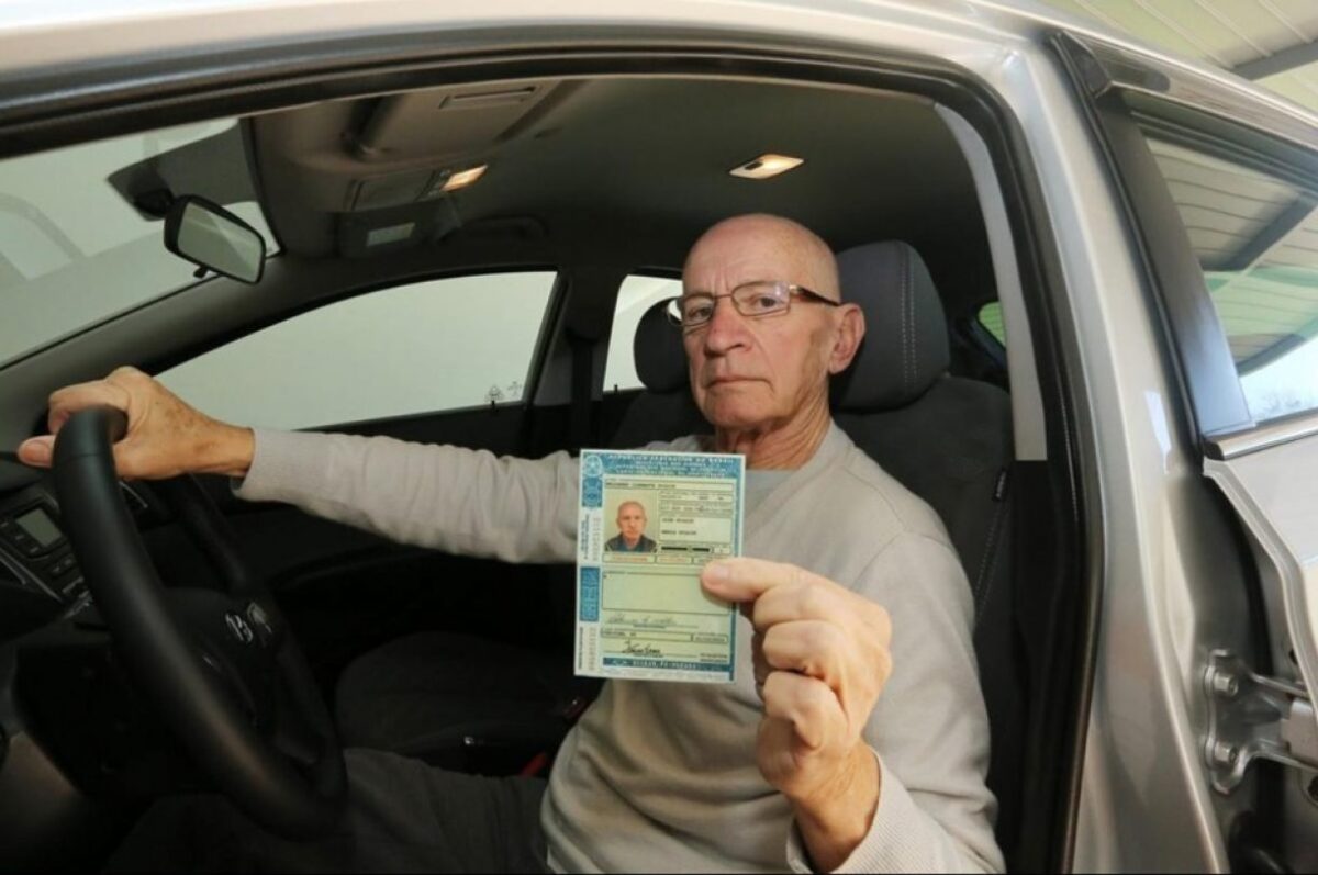 Atenção motoristas 70+: descubra como funciona a “validade regressiva” da CNH