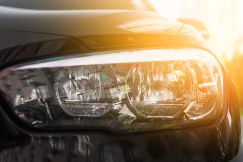 Posso trocar a cor do farol do meu carro? Entenda o que o CTB permite