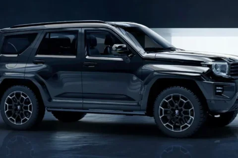 Na China, Tank 700 aparece em registro com 5,45 m e 6 lugares; versão fica 34 cm maior que o SUV confirmado para o Brasil