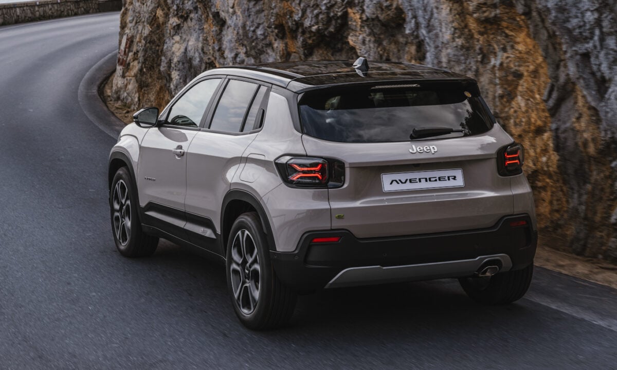 Lançamentos da Jeep 2026 confirmam Avenger com ChatGPT e novo Cherokee fazendo 15,7 km/l