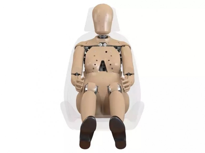 Novo boneco de teste de colisão que pode salvar vidas de mulheres