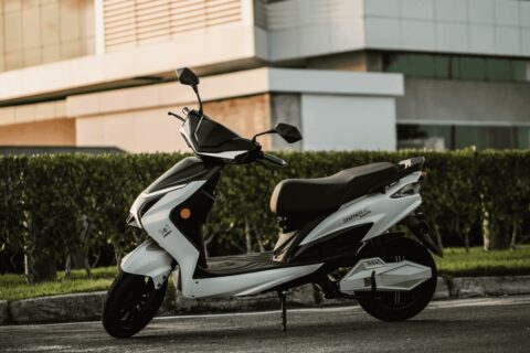 Pode ter motos elétricas sem CNH em 2026? Veja mudanças na lei