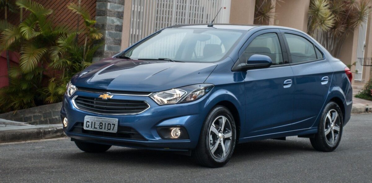 Qual Sedan da Chevrolet usado oferece melhor custo benefício: Chevrolet Cobalt X Prisma
