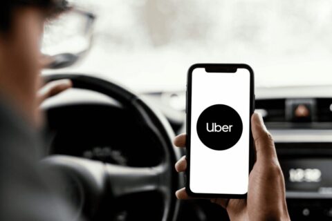 Corrida de R$ 100 por 9km? Preços da Uber e 99 explodem em dezembro e revoltam web