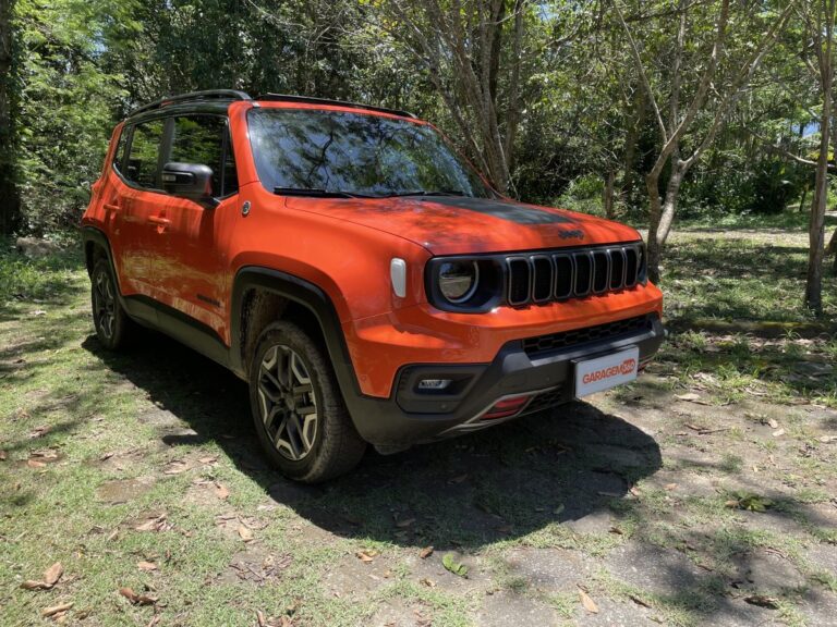 Jeep Renegade Altitude ganha charme em 2027.
