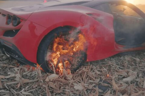 YouTuber que queimou uma Ferrari F8 agora enfrenta processos