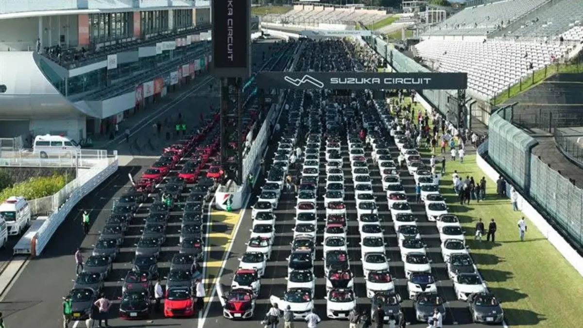 Donos do Honda quebram recorde mundial com maior desfile de carros da marca
