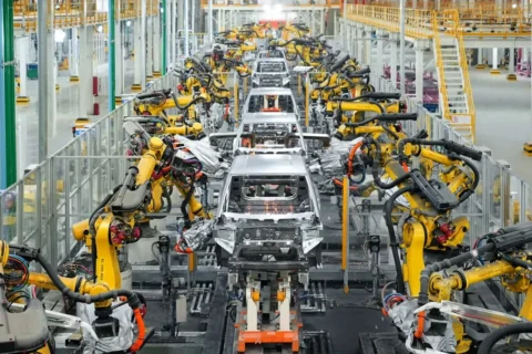 Indústria automotiva reduz plástico reciclado pelo 3º ano; uso cai de 71 mil para 66 mil toneladas desde 2023