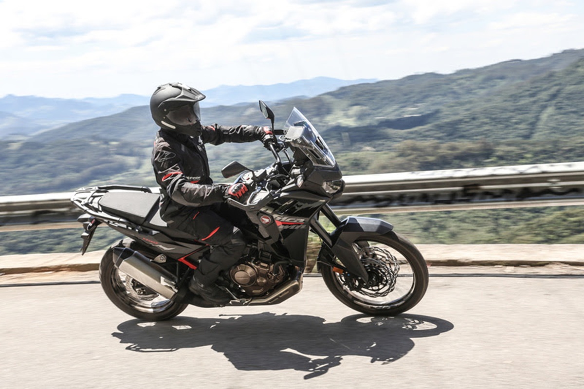 Honda “divide” Africa Twin 2026 e nova versão abandona aro 21″; saiba preços