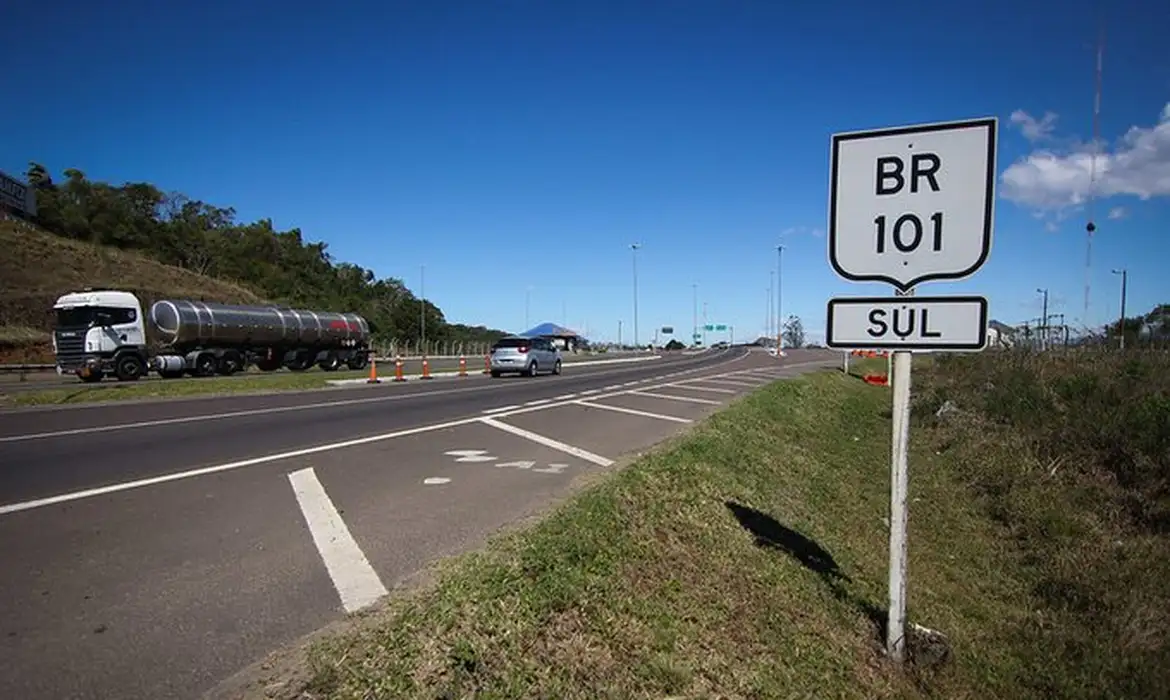 Fim do pesadelo na BR-101? Nova “super-rodovia” terá 6 pistas e limite de 120 km/h