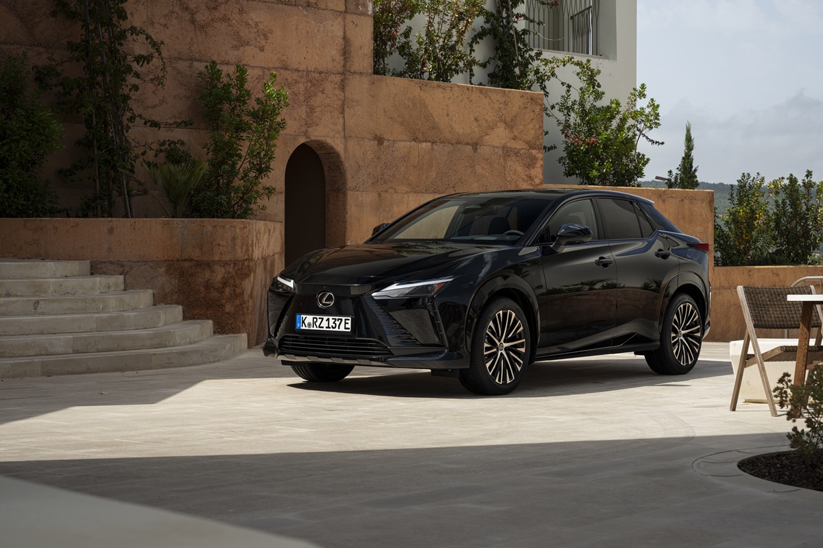 Lexus RZ 500e é 1º elétrico da marca chega ao Brasil por quase R$ 500 mil