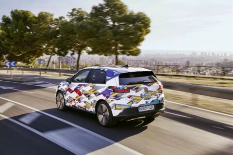 Super Polo vem aí: VW revela hatch elétrico com 226 cv e porta-malas maior que muito SUV