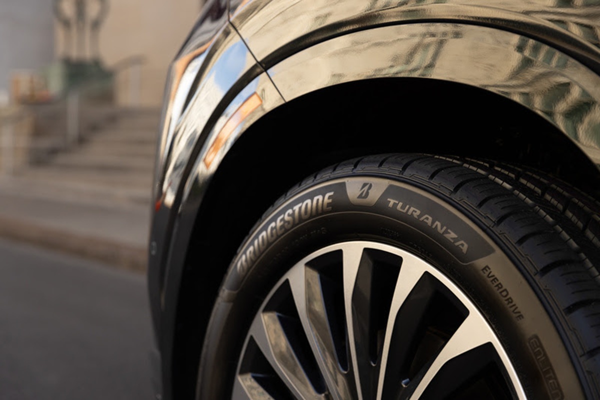 Quando trocar o pneu? Aprenda a identificar o TWI e evitar multas antes de viajar