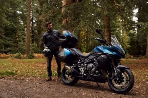 Triumph lança nova Tiger 800 “pronta para combate” com malas de fábrica e 115 cv