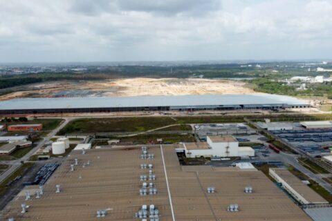 BYD na Europa: equipamentos chegam à Hungria e produção de carros elétricos começa em 2026