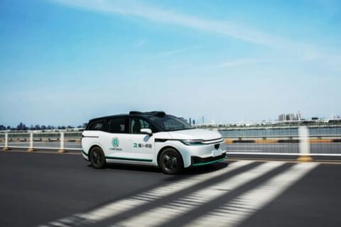 Acidente com robô táxi na China deixa pedestres em estado grave