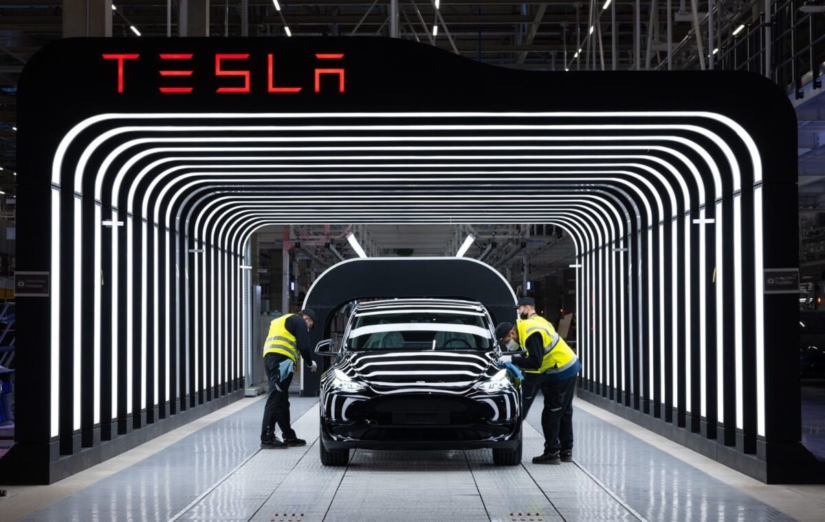 Fábrica da Tesla atinge 4 milhões de veículos, mas ritmo de produção desacelera