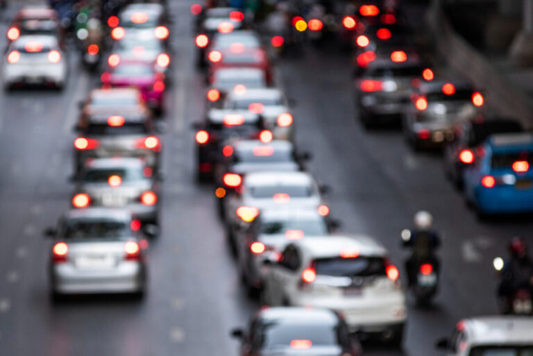 Trânsito com Autos e comerciais leves