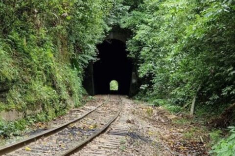 Maior túnel ferroviário do mundo foi escavado embaixo de uma montanha com 2450 metros de altura