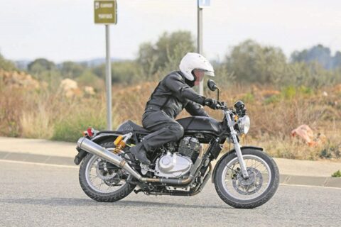 Vem ai: nova Royal Enfield Continental GT 750 terá motor inédito e chega ainda em 2026