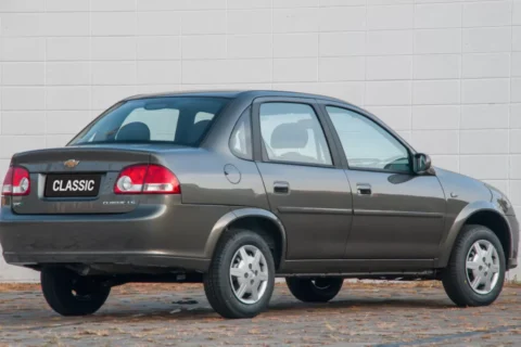 10 anos sem o sedan do povo: Em 2016 o Chevrolet Classic saía de linha no Brasil
