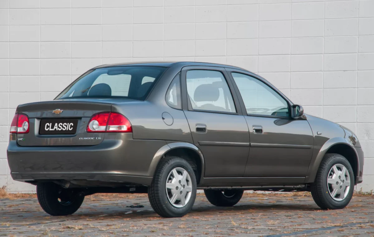 10 anos sem o sedan do povo: Em 2016 o Chevrolet Classic saía de linha no Brasil
