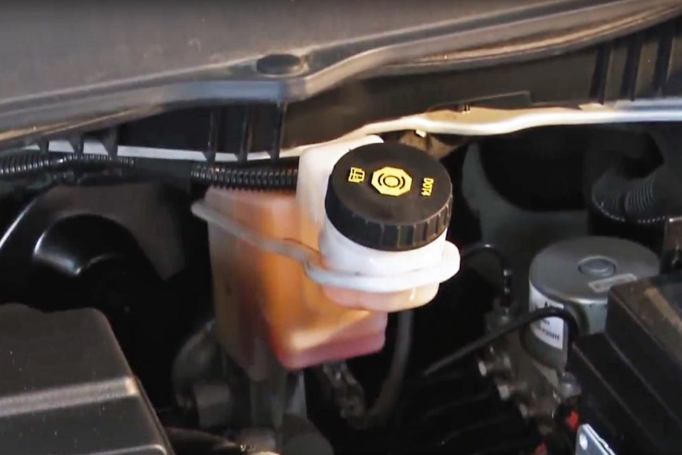 O perigo invisível: por que você não deve ignorar a troca do fluido de freio