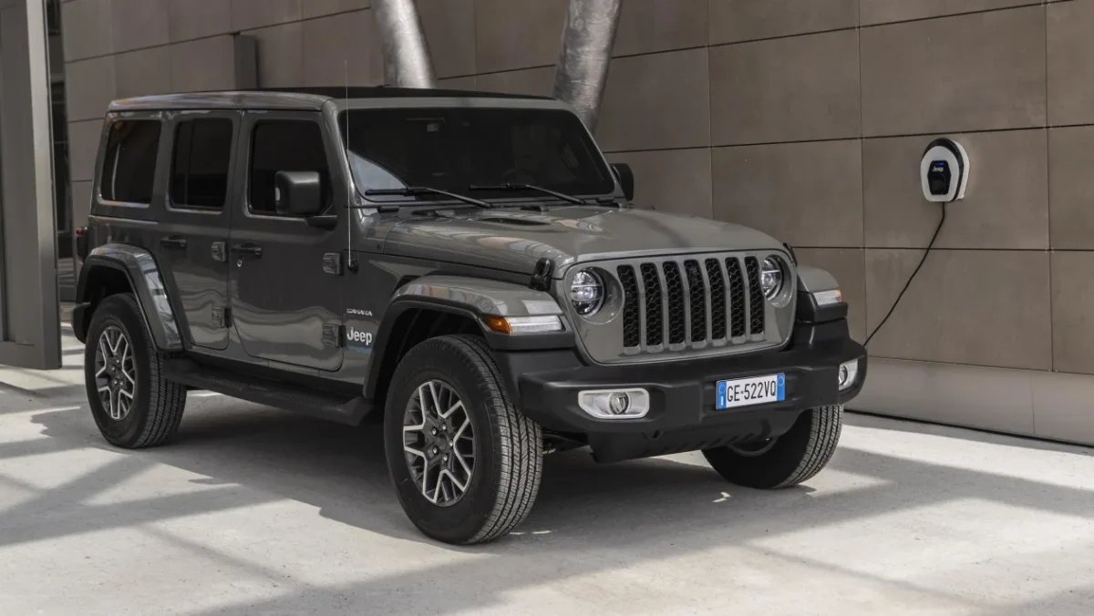 Jeep e Chrysler encerram produção de híbridos plug-in nos EUA