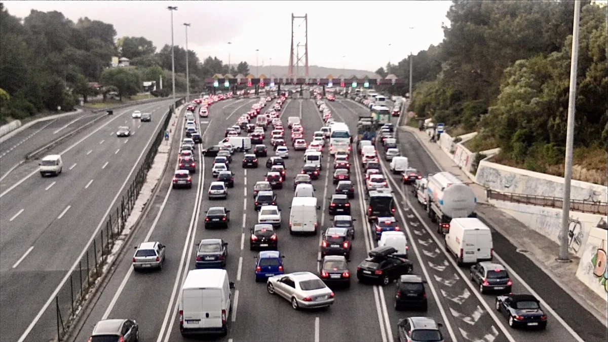 Portugal oficializa reconhecimento de CNH brasileira