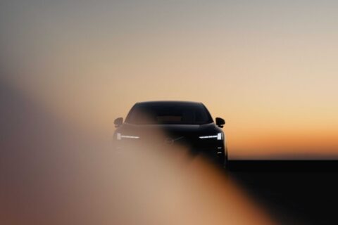 Novo Volvo EX60: SUV promete mais de 600 km de autonomia e carga ultra-rápida