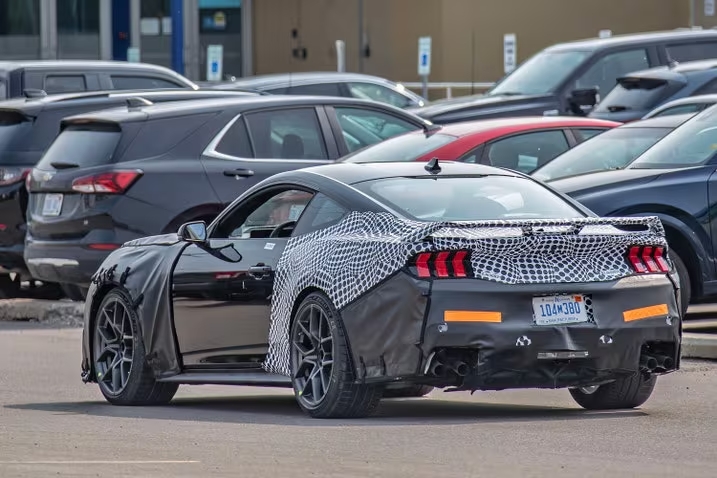 Ford Mustang GT500 Cabrio é flagrado em testes e promete ser o conversível definitivo