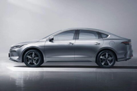 Rival do Toyota Corolla, BYD King tem desconto de até R$ 37 mil para PCD