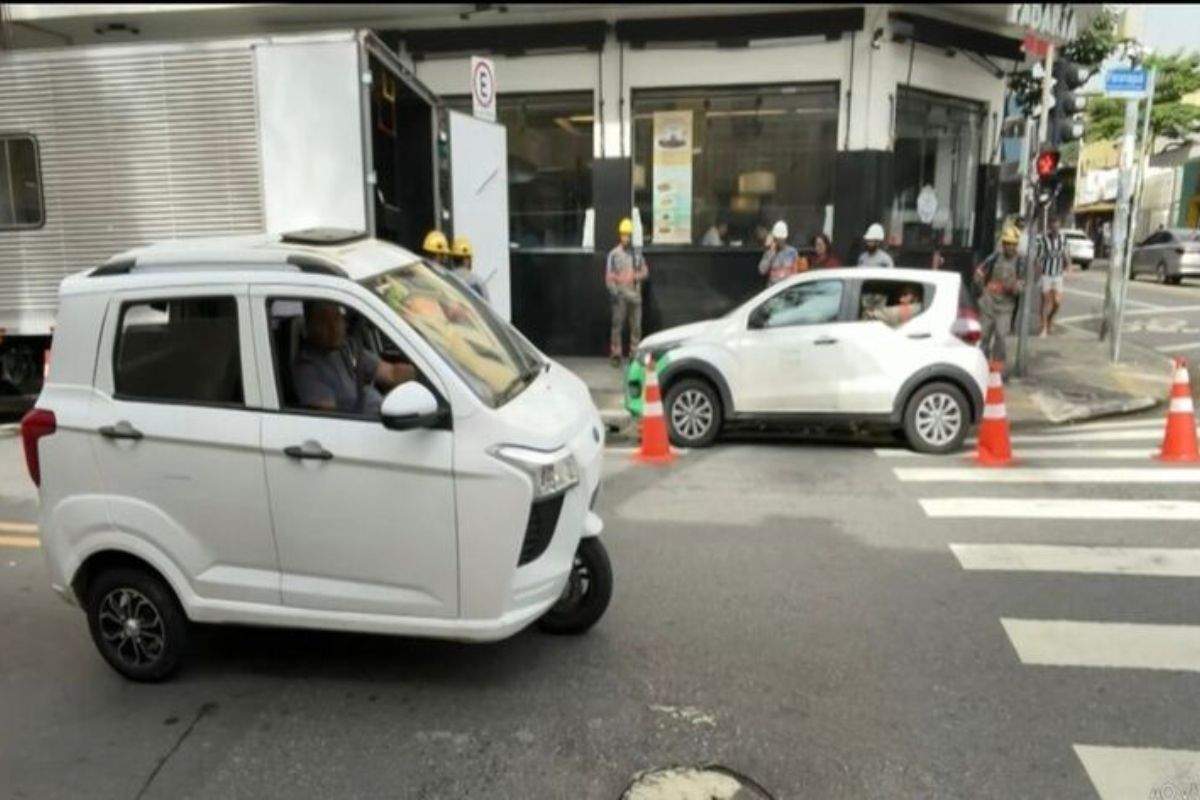 Carros de 3 rodas começam a rodar em SP e custam menos de R$ 50 mil; vale a pena?